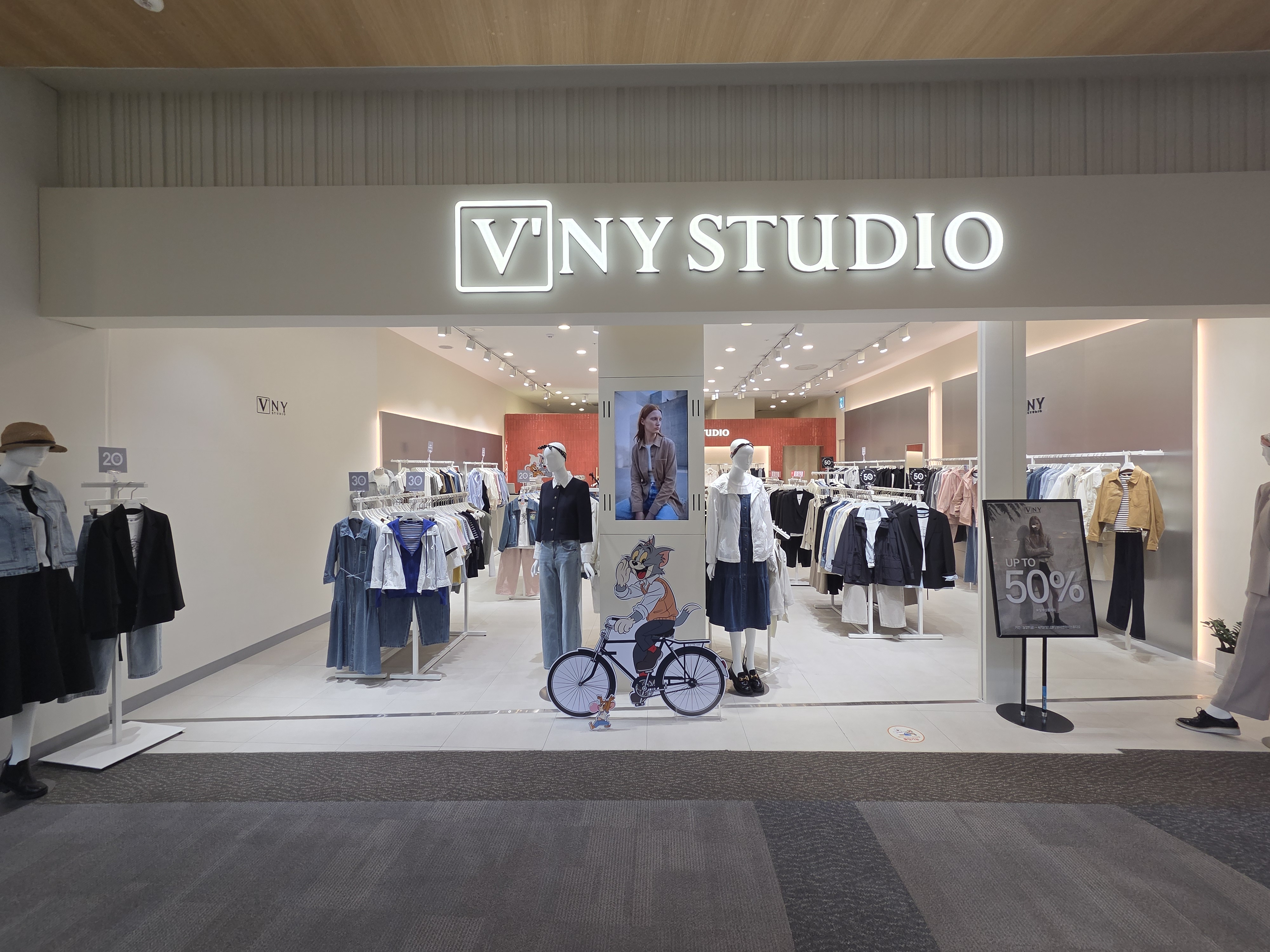 브이엔와이스튜디오, '연수 스퀘어점' 신규 오픈... 뉴요커 감성 제안 3-Image